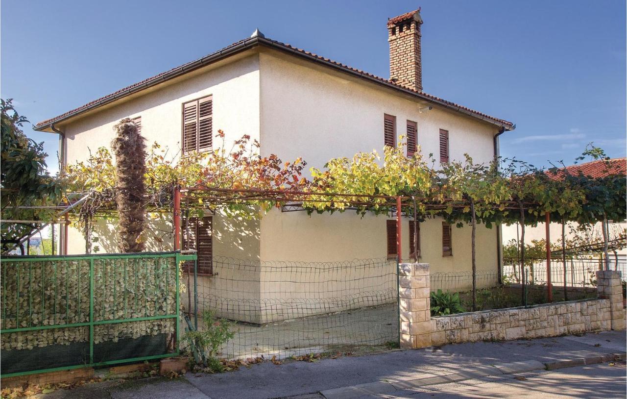 Awesome Apartment In Pula With Wifi Bagian luar foto